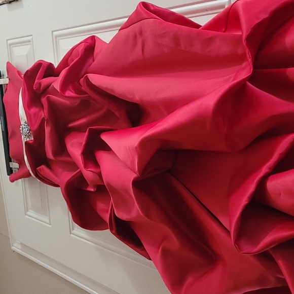 Morgan & Co. Strapless Prom Dress - Picture 3 of 11